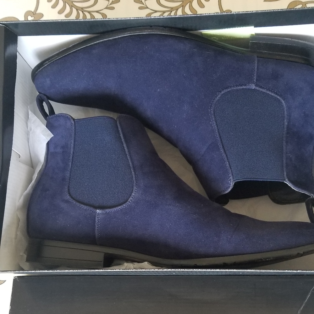 🎁 Blue Suede Boots